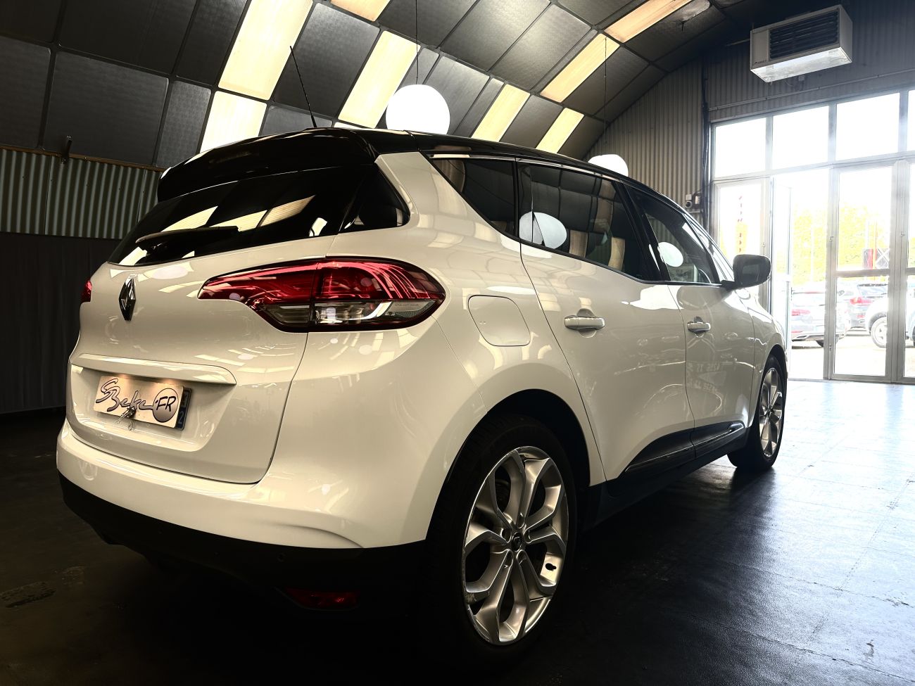 Mandataire RENAULT SCENIC IV BUSINESS TCe 115 FAP Business