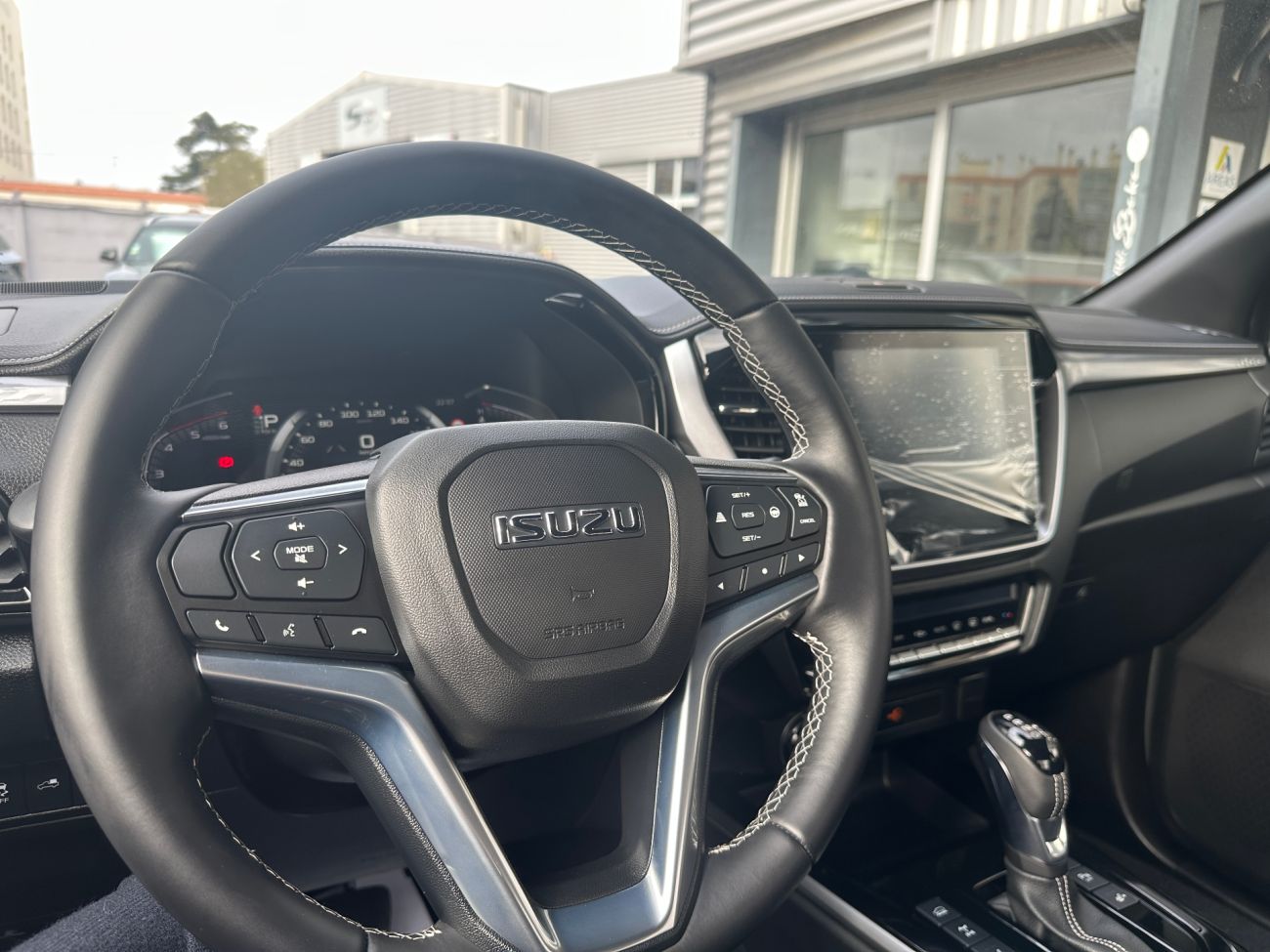 Mandataire ISUZU D-MAX N60 SPACE CAB 1.9 164 CH 4X4 BVA F+ 2P