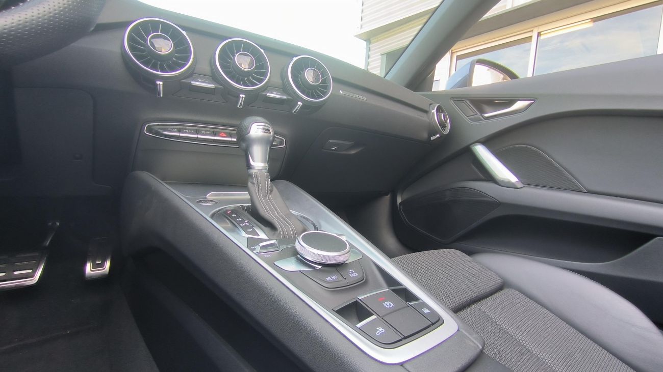 Mandataire AUDI TT ROADSTER 40 TFSI 197 S tronic 7 S line / JANTES 19 AUDI SPORT / Chauffage de nuque