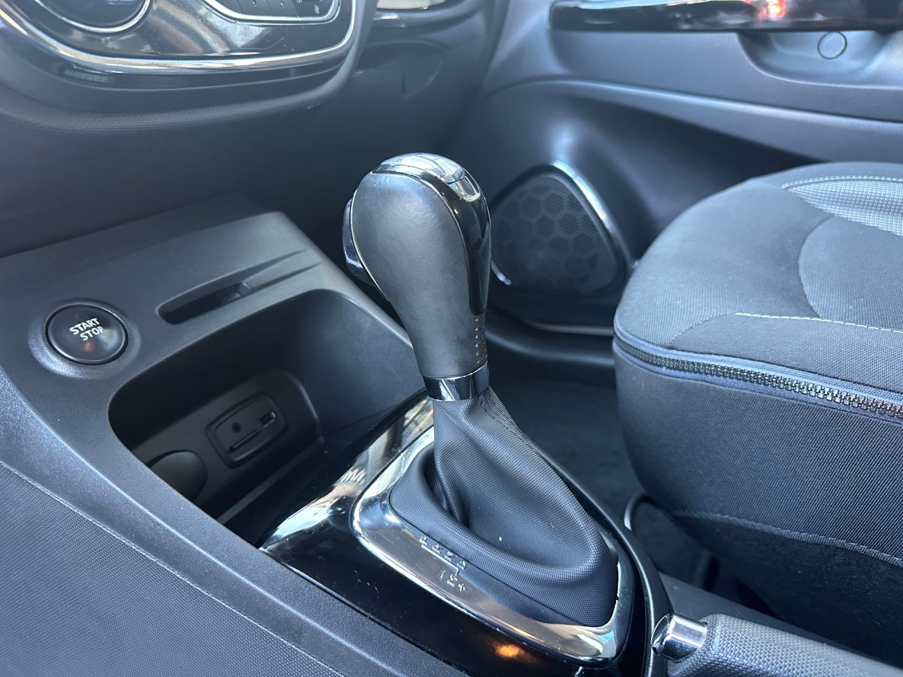 Mandataire RENAULT CAPTUR TCe 120 Intens EDC