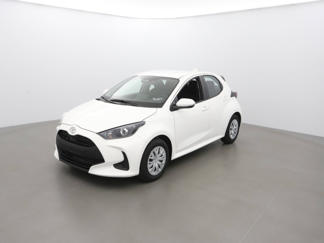 Mandataire TOYOTA YARIS 116H DYNAMIC 5P MC24