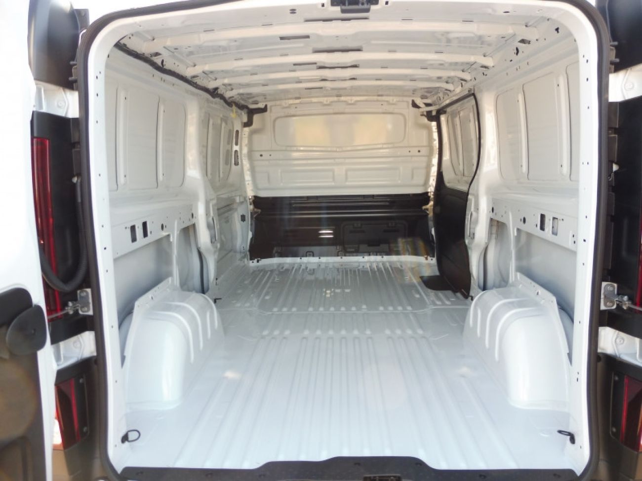 Mandataire RENAULT Trafic L2H1 3T 2.0 BLUE DCI 150CH ADVANCE EDC -24