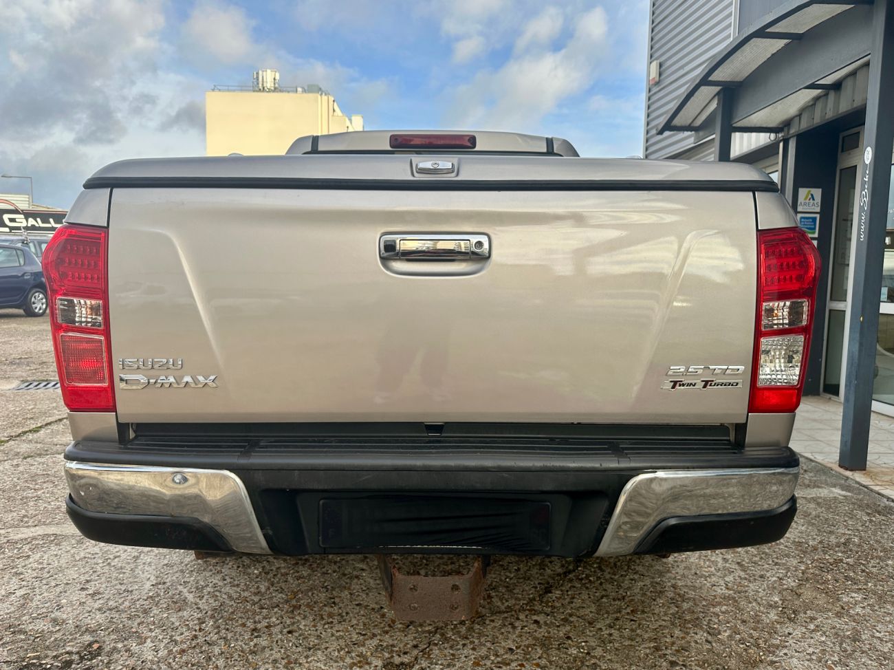 Mandataire ISUZU D-MAX 2.5 4X4 CREW DOUBLE CABINE QUASAR A