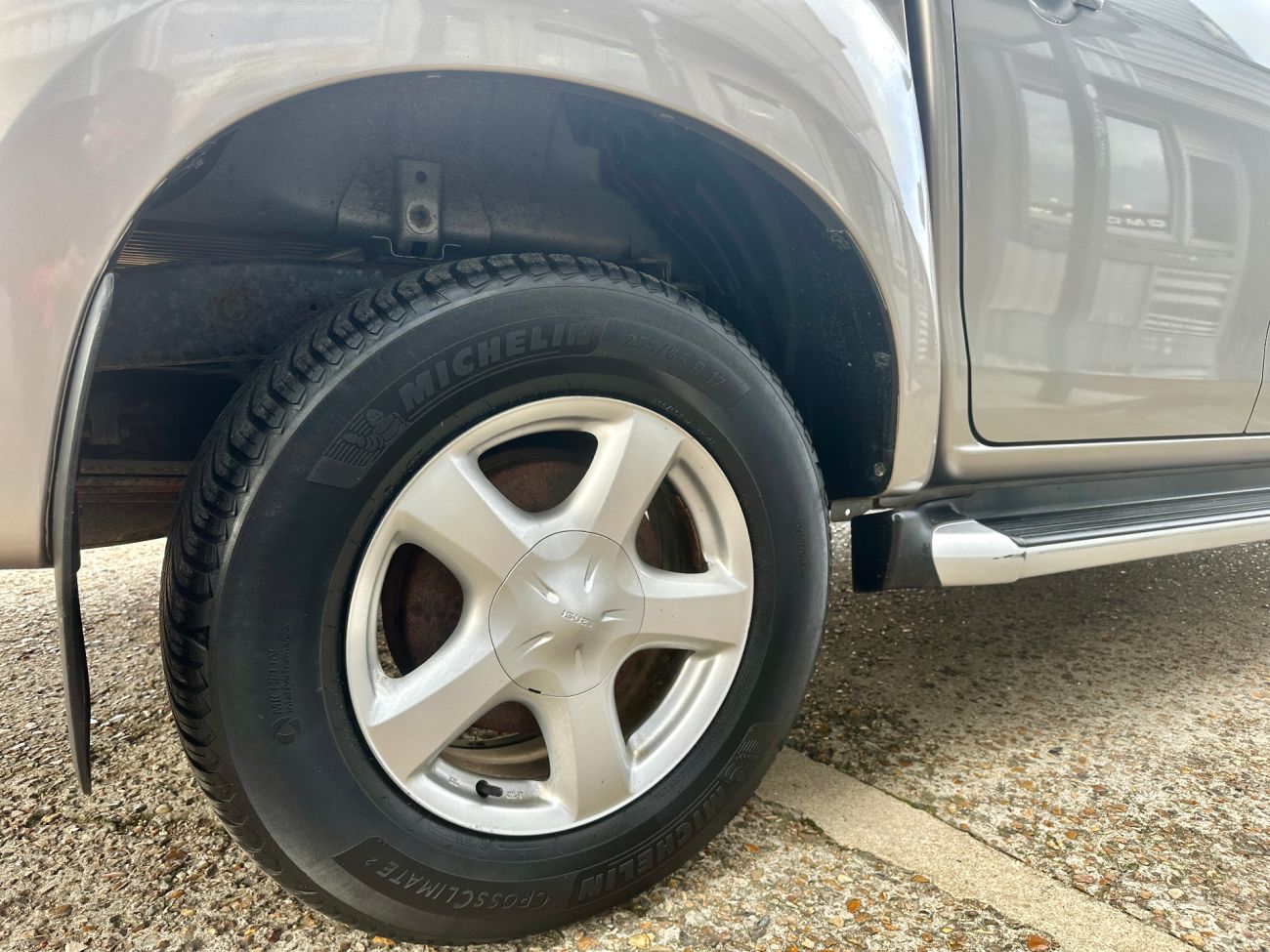 Mandataire ISUZU D-MAX 2.5 4X4 CREW DOUBLE CABINE QUASAR A