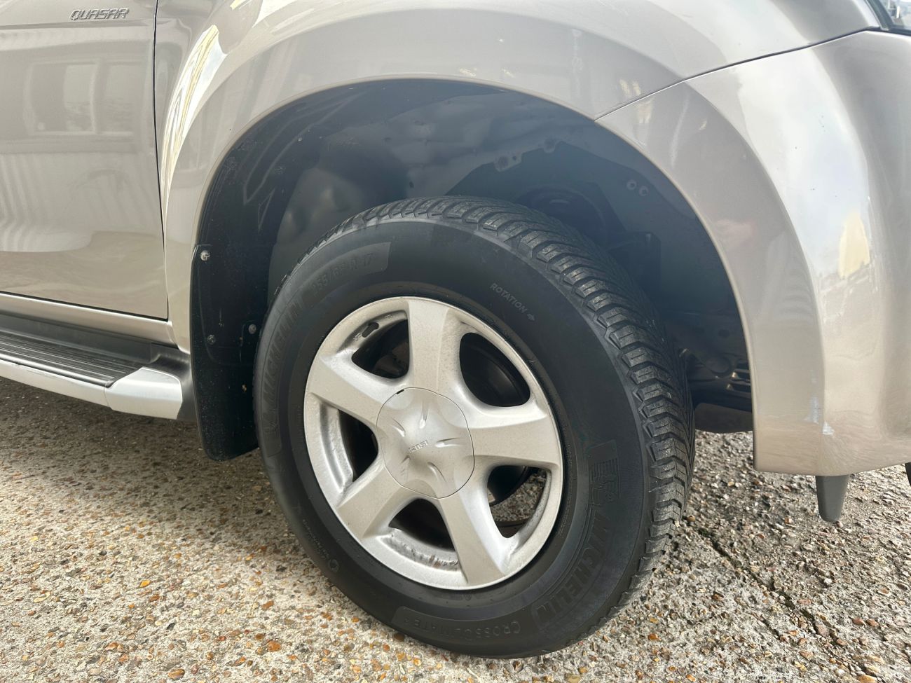 Mandataire ISUZU D-MAX 2.5 4X4 CREW DOUBLE CABINE QUASAR A