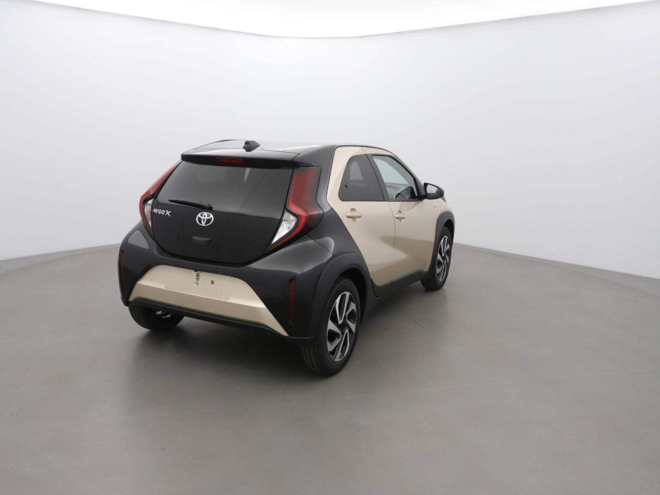 Mandataire TOYOTA AYGO X 1.0 VVT-I 72CH TEAM PLAYER