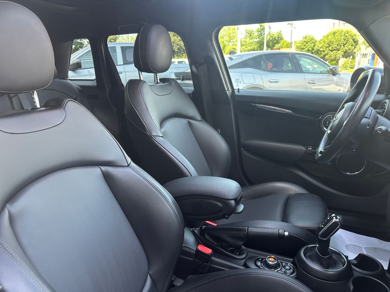 Mandataire MINI HATCH 5 PORTES F55 LCI Cooper S 178 ch BVA7 Finition greenwich