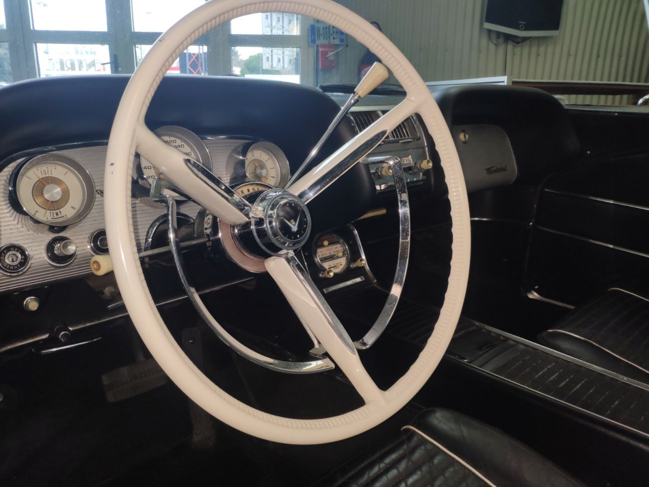 Mandataire Ford Thunderbird Cabriolet V8 352ci C. Audigier / resto 5.8 L