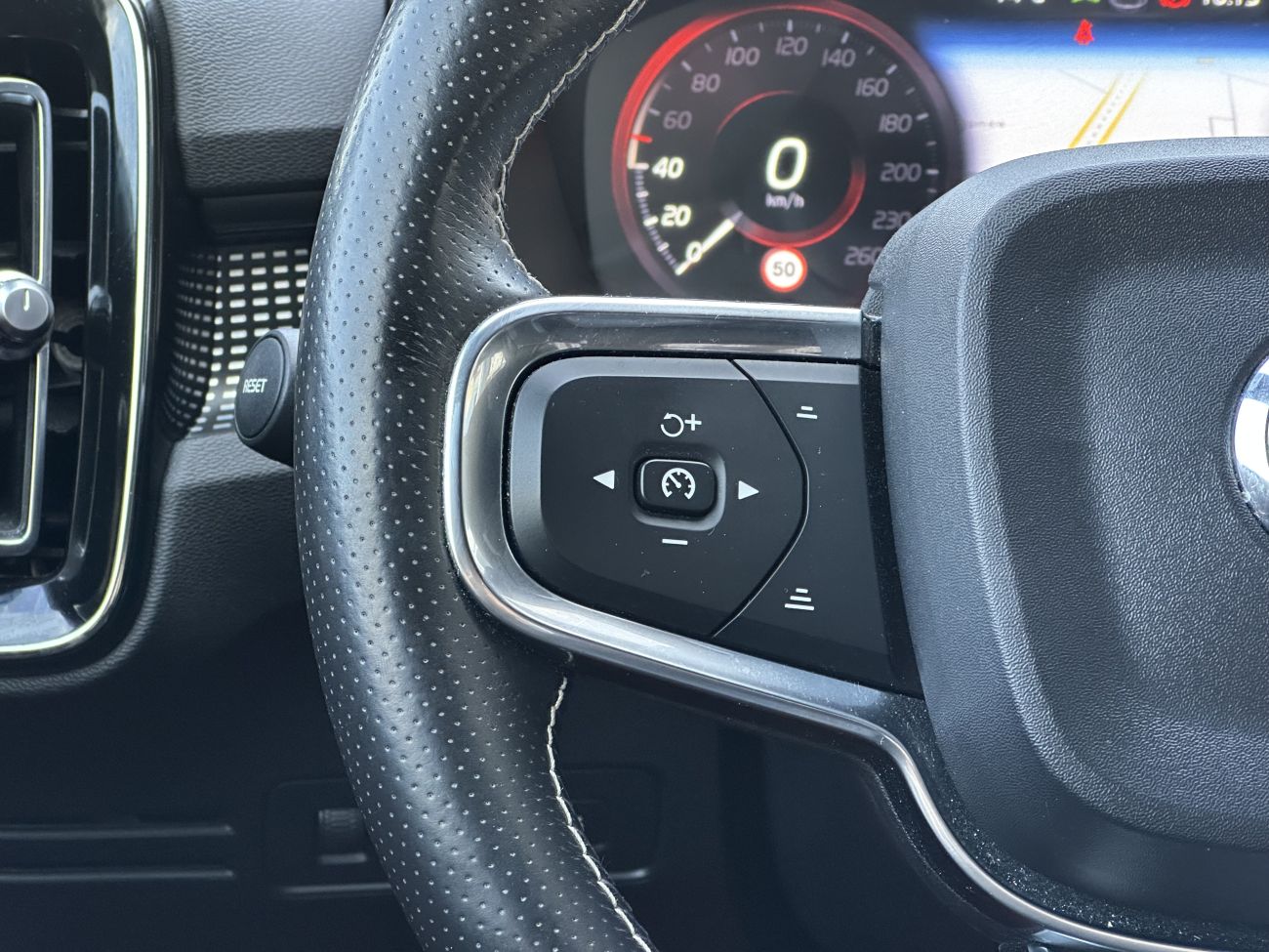 Mandataire VOLVO XC40 D4 AWD AdBlue 190 ch Geartronic 8 R-Design