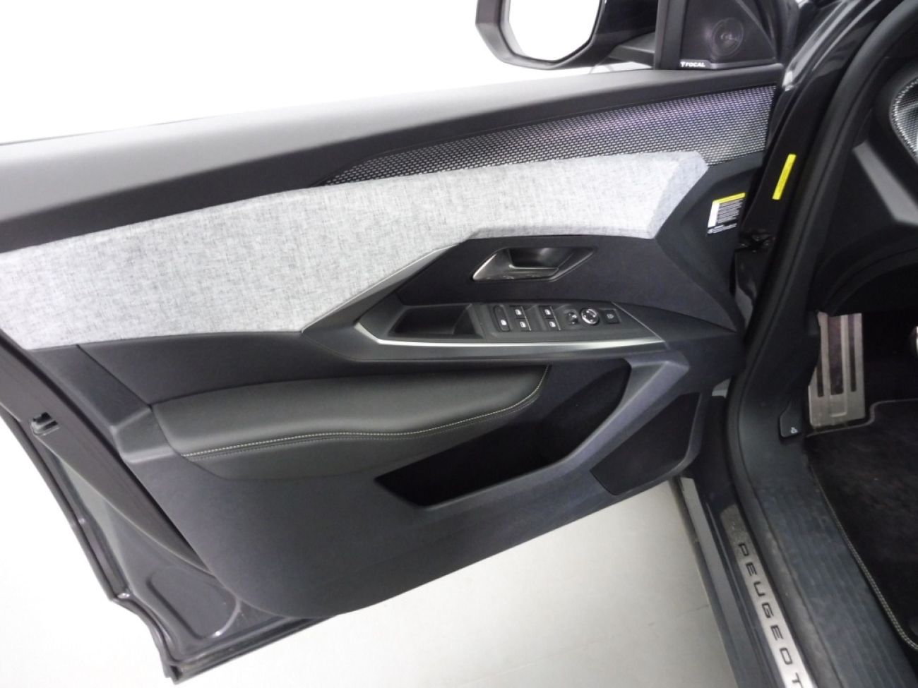 Mandataire PEUGEOT 3008 HYBRID 136CH GT E-DCS6
