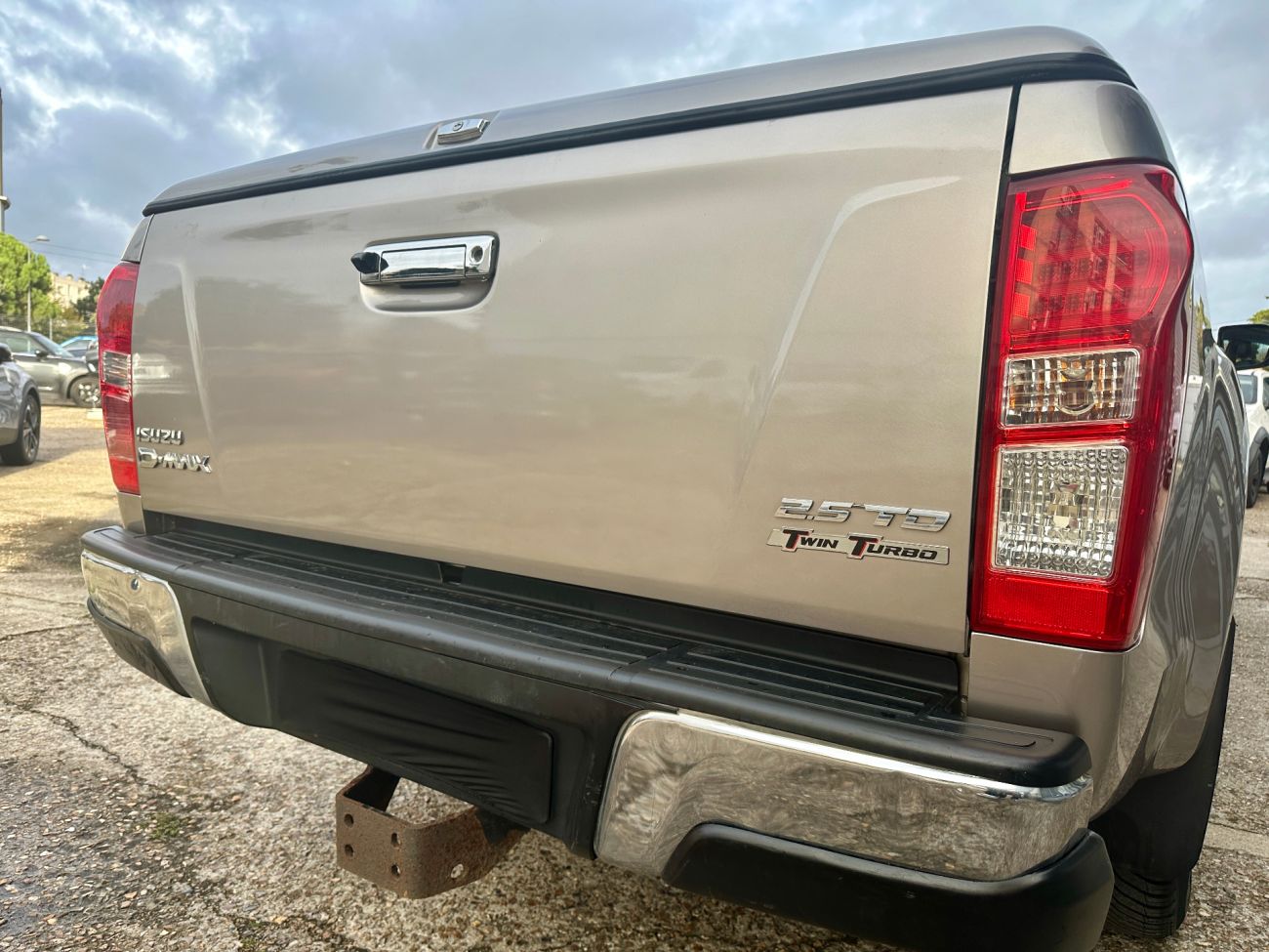 Mandataire ISUZU D-MAX 2.5 4X4 CREW DOUBLE CABINE QUASAR A