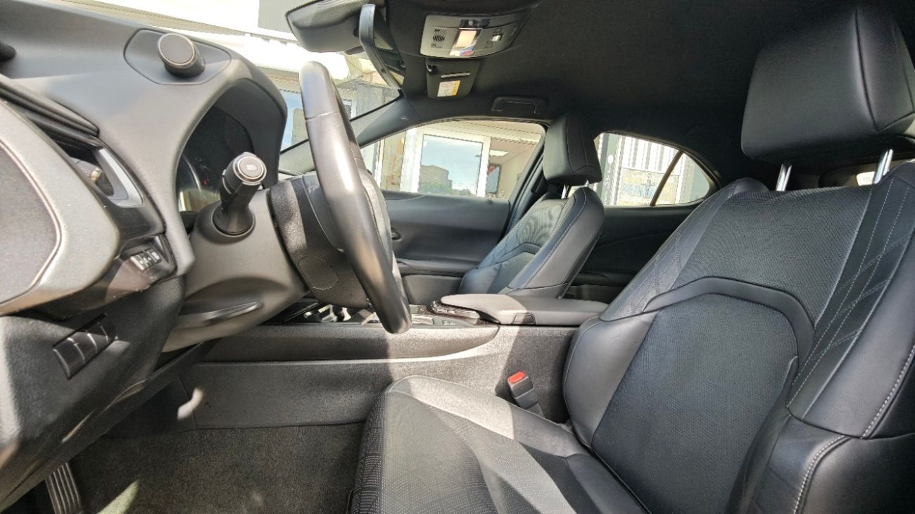 Mandataire LEXUS UX 250h 2WD Luxe