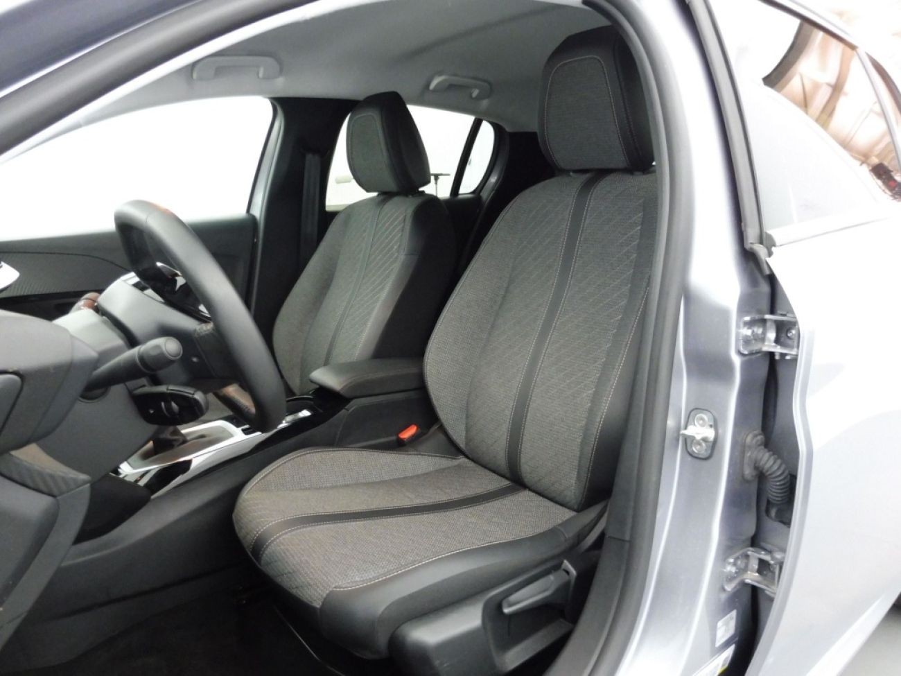 Mandataire PEUGEOT 208 1.2 100CH S&S ALLURE