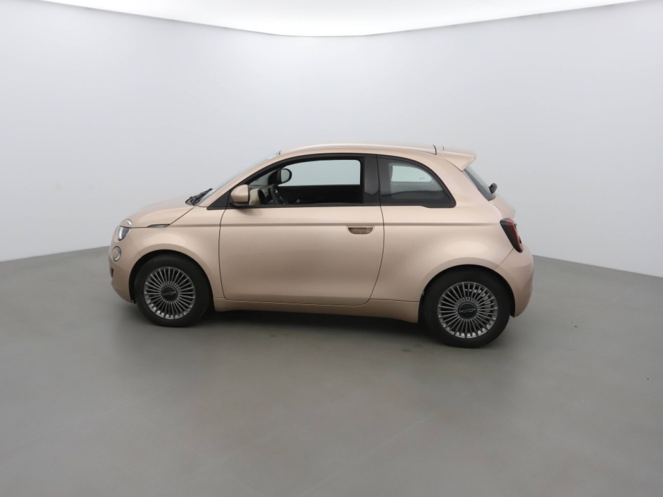 Mandataire FIAT 500 E 118CH ICONE