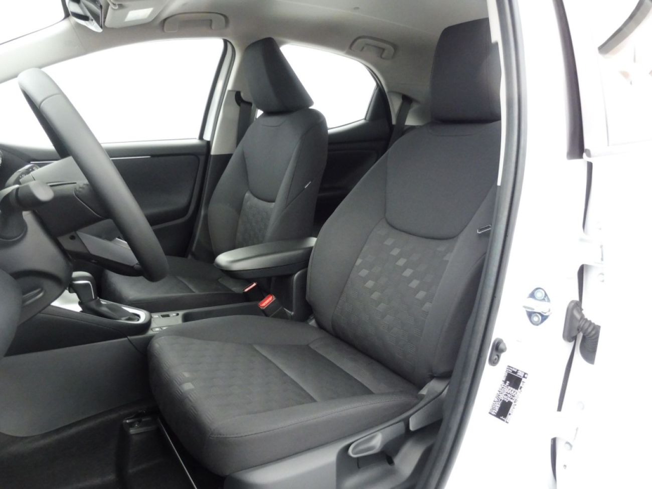 Mandataire TOYOTA YARIS 116H DYNAMIC 5P MC24