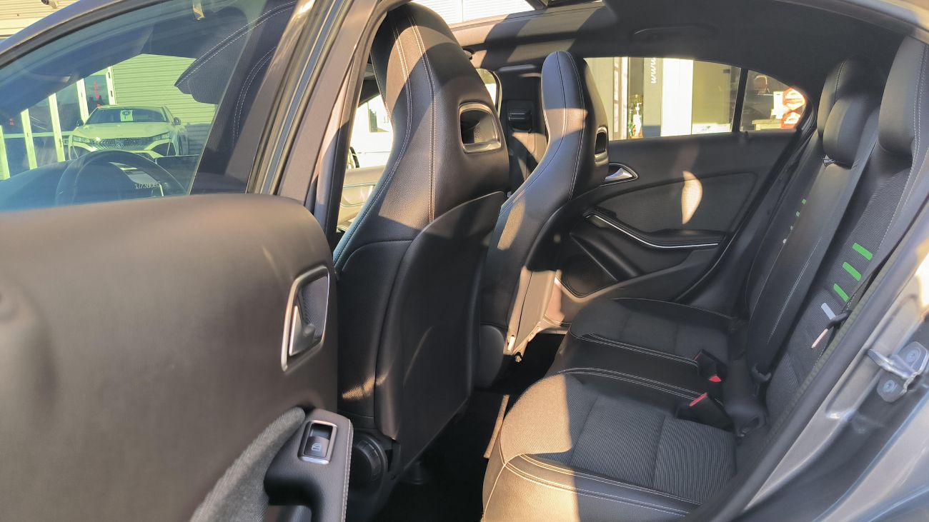 Mandataire MERCEDES CLASSE A 200 d 7G-DCT Sport Edition TOIT OUVRANT / JANTES AMG 18
