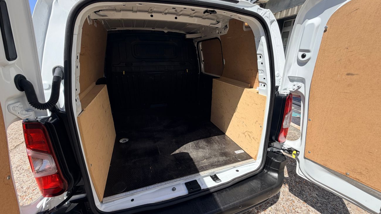 Mandataire PEUGEOT PARTNER FOURGON STANDARD 650 KG PURETECH 110 S&S BVM6 PREMIUM