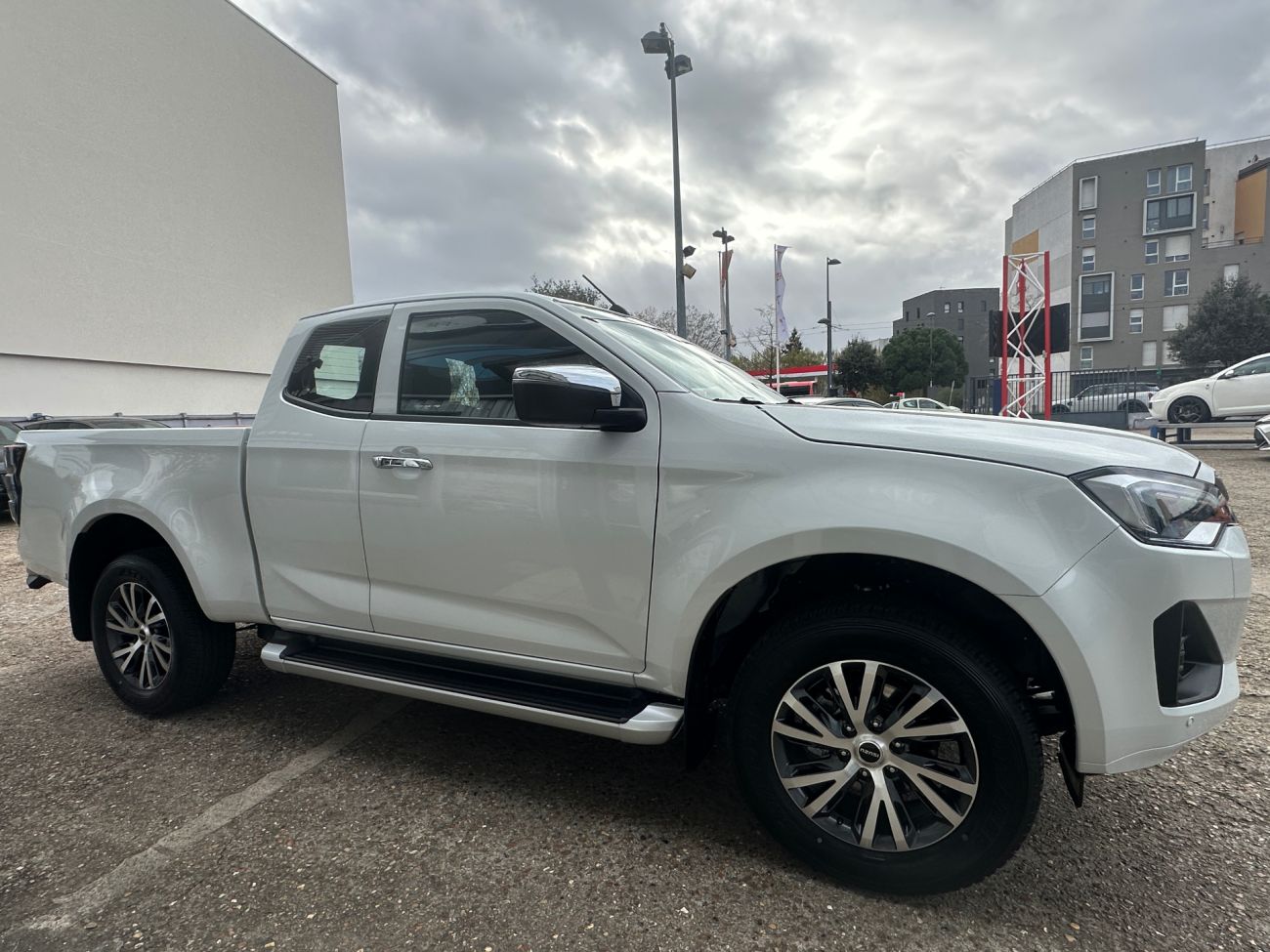 Mandataire ISUZU D-MAX N60 SPACE CAB 1.9 164 CH 4X4 BVA F+ 2P