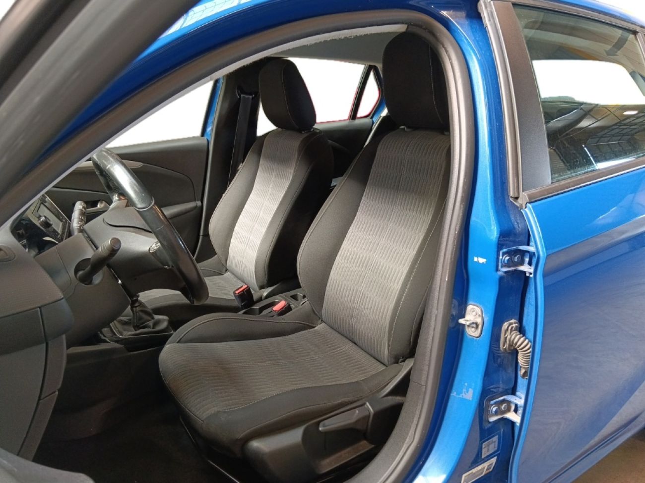 Mandataire Opel Corsa 1.2 100 edition