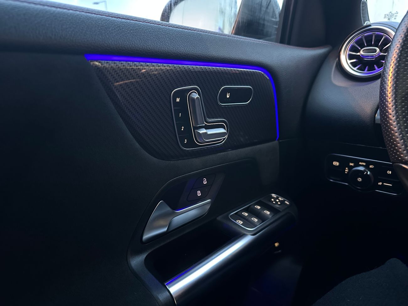 Mandataire MERCEDES-BENZ GLA 200 d 8G-DCT AMG Line edition 1 toit pano