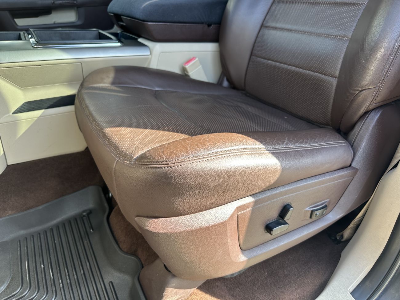 Mandataire DODGE RAM 1500 SLT DOUBLE CABINE 5.7 HEMI 395 BVA 4X4 4 PLACES PAS MALUS PAS ECOTAXE