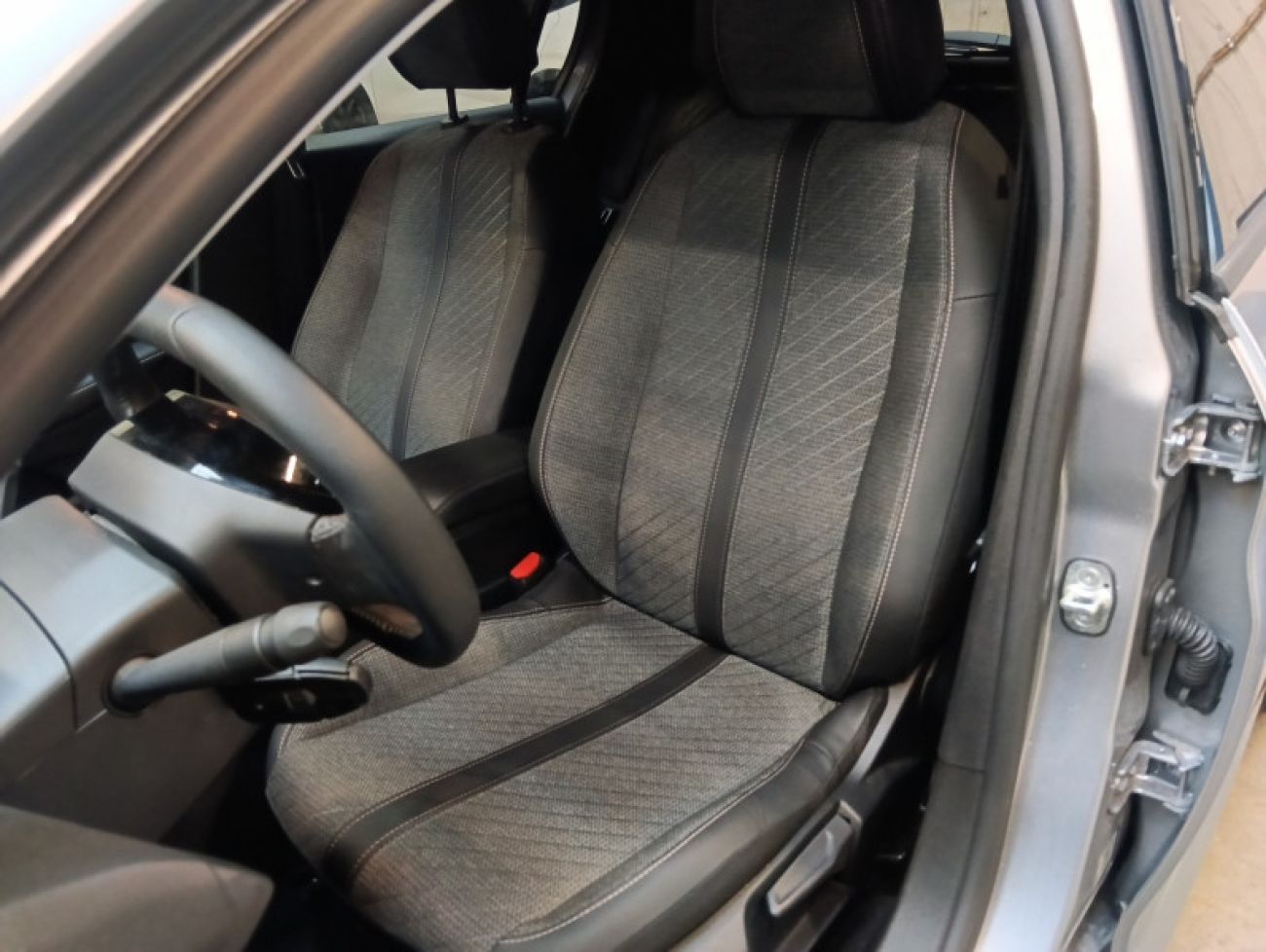 Mandataire PEUGEOT 208 1.2 100CH S&S ALLURE