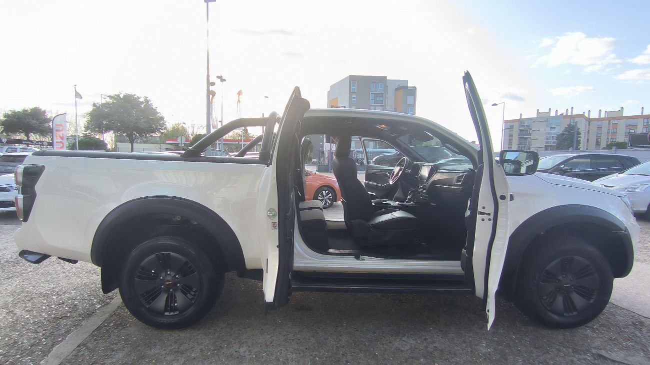 Mandataire ISUZU D-MAX N60 SPACE CAB 1.9 164 CH 4X4 BVA FF