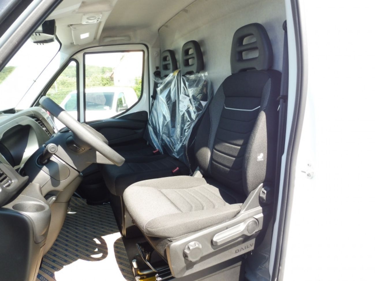 Mandataire IVECO Daily 35S16 2.3 V12 HI-MATIC 156CV