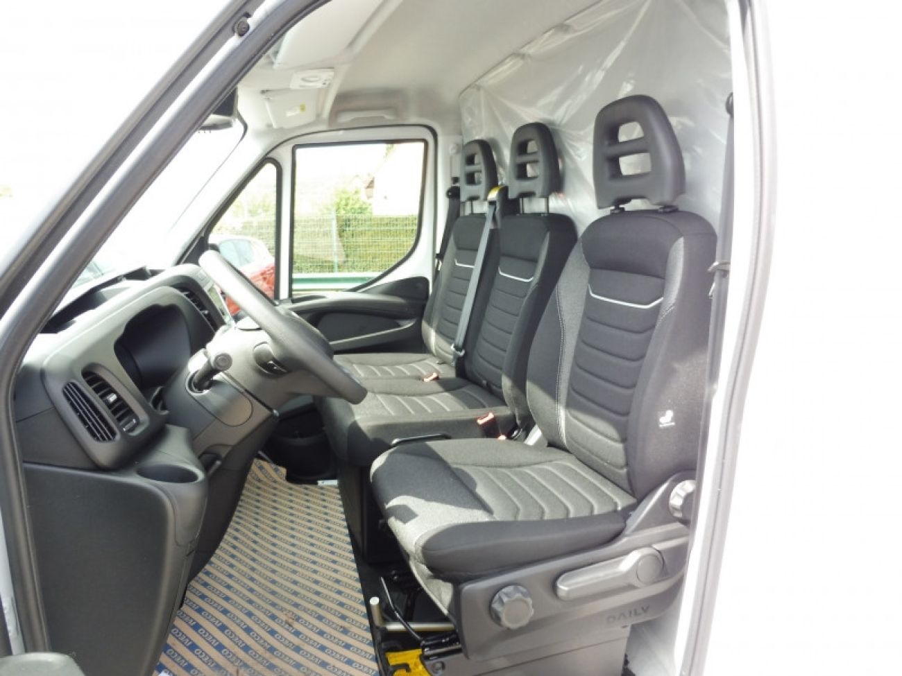 Mandataire IVECO Daily 35S18 3.0 V16 HI-MATIC H2 180CV