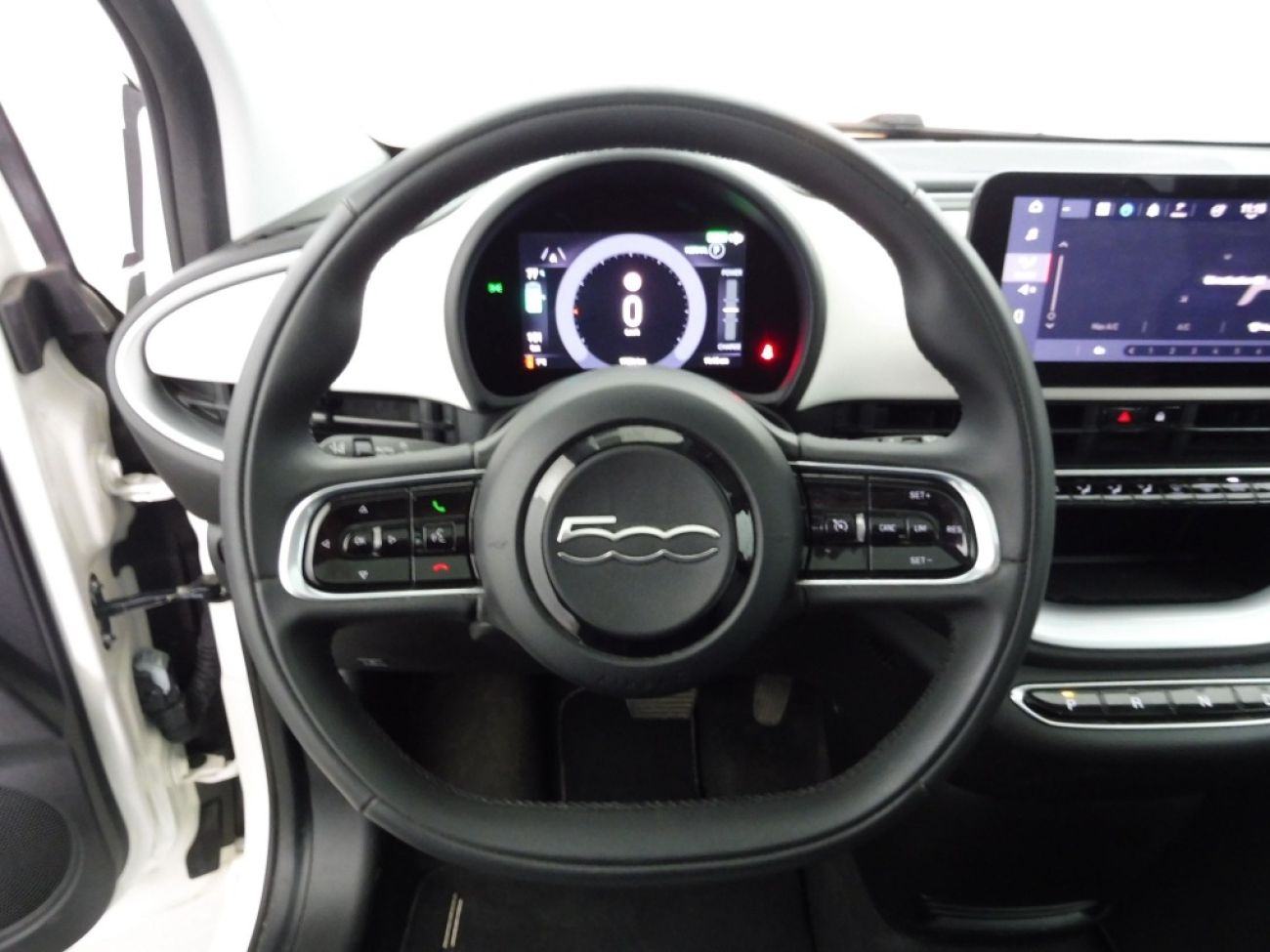 Mandataire FIAT 500 E 118CH ICONE