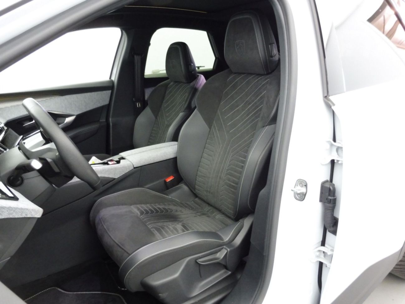 Mandataire PEUGEOT 3008 HYBRID 136CH GT E-DCS6