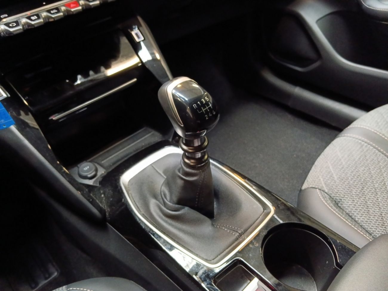 Mandataire PEUGEOT 208 1.2 100CH S&S ALLURE