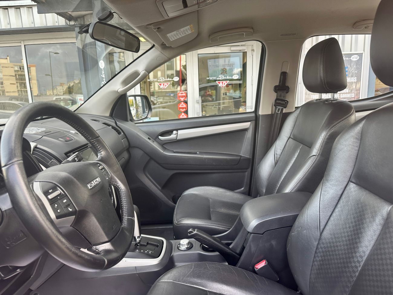 Mandataire ISUZU D-MAX 2.5 4X4 CREW DOUBLE CABINE QUASAR A