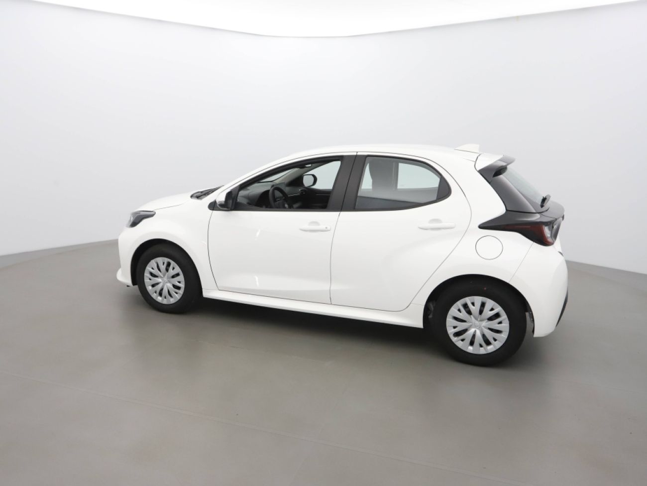 Mandataire TOYOTA YARIS 116H DYNAMIC 5P MC24