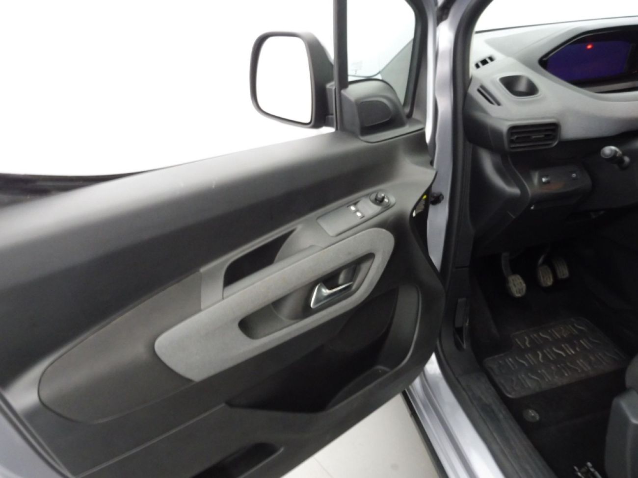 Mandataire PEUGEOT RIFTER TAILLE M - 1.5 BLUEHDI 100CH S&S ALLURE 5 PLACES