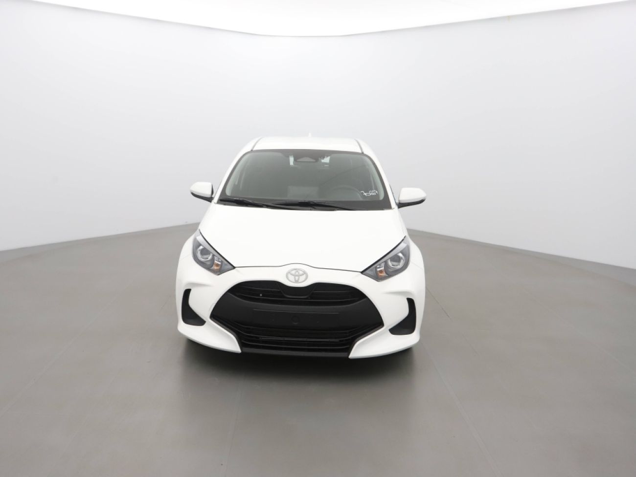 Mandataire TOYOTA YARIS 116H DYNAMIC 5P MC24