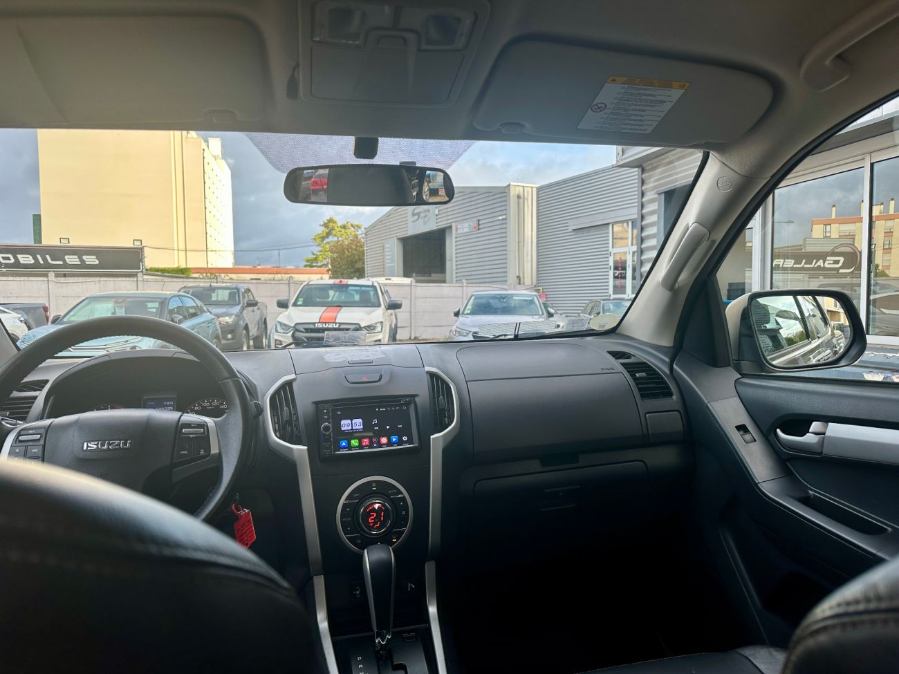 Mandataire ISUZU D-MAX 2.5 4X4 CREW DOUBLE CABINE QUASAR A