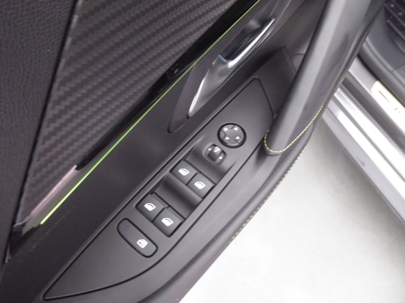 Mandataire PEUGEOT 208 1.2 PURETECH 100CH S&S GT