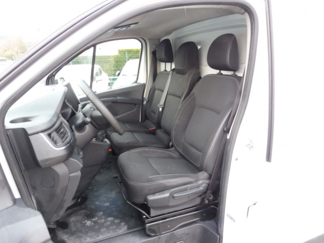 Mandataire RENAULT TRAFIC III FG L2H1 3T 2.0 BLUE DCI 130CH GRAND CONFORT