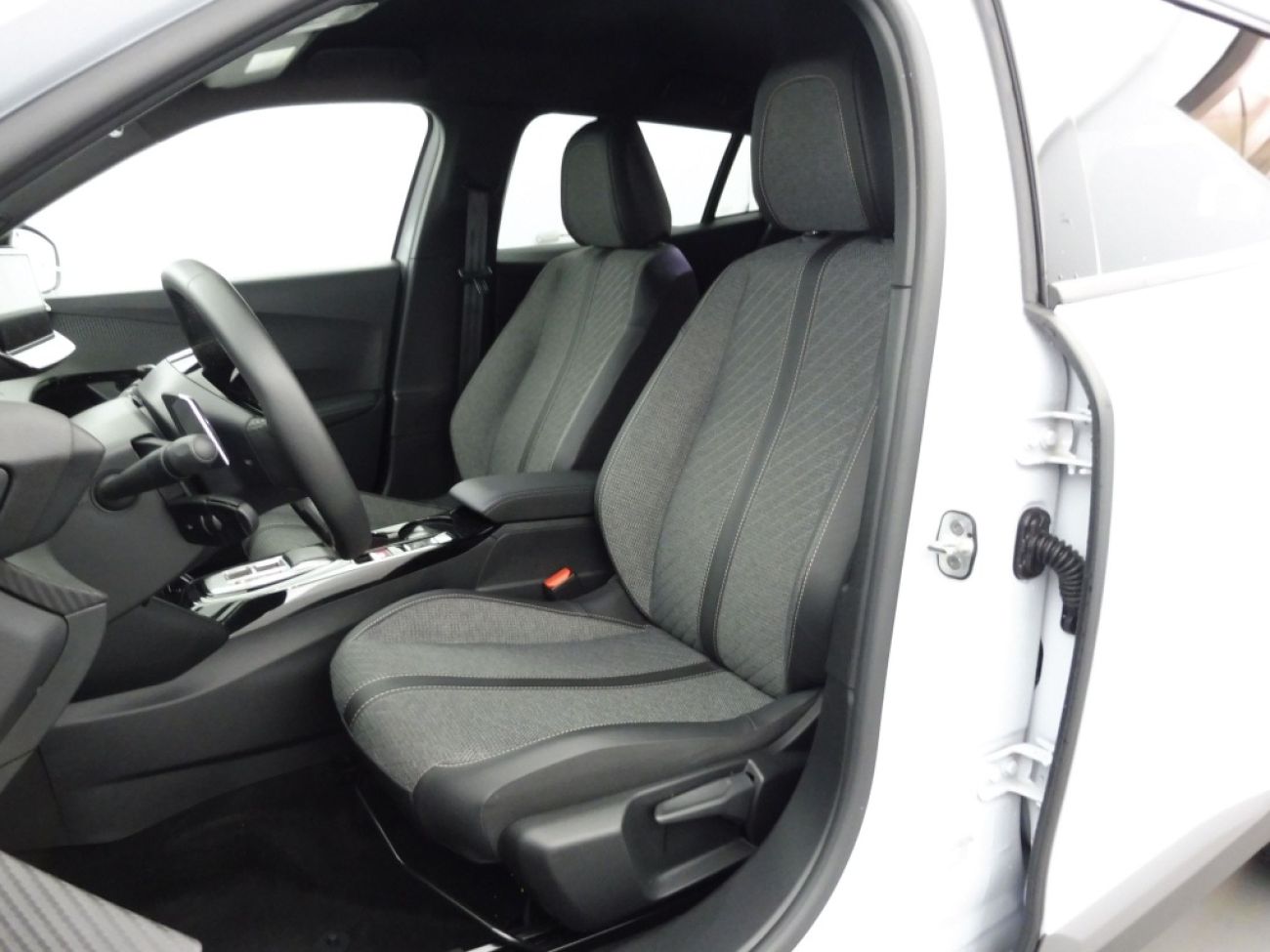 Mandataire PEUGEOT 2008 1.2 PURETECH 130CH S&S ALLURE EAT8