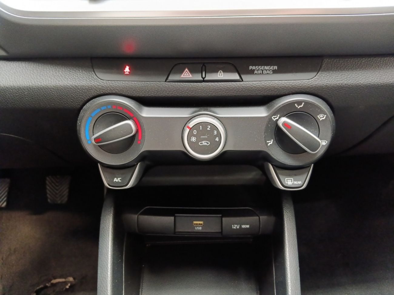 Mandataire Kia Stonic 1.2 LX 84fun
