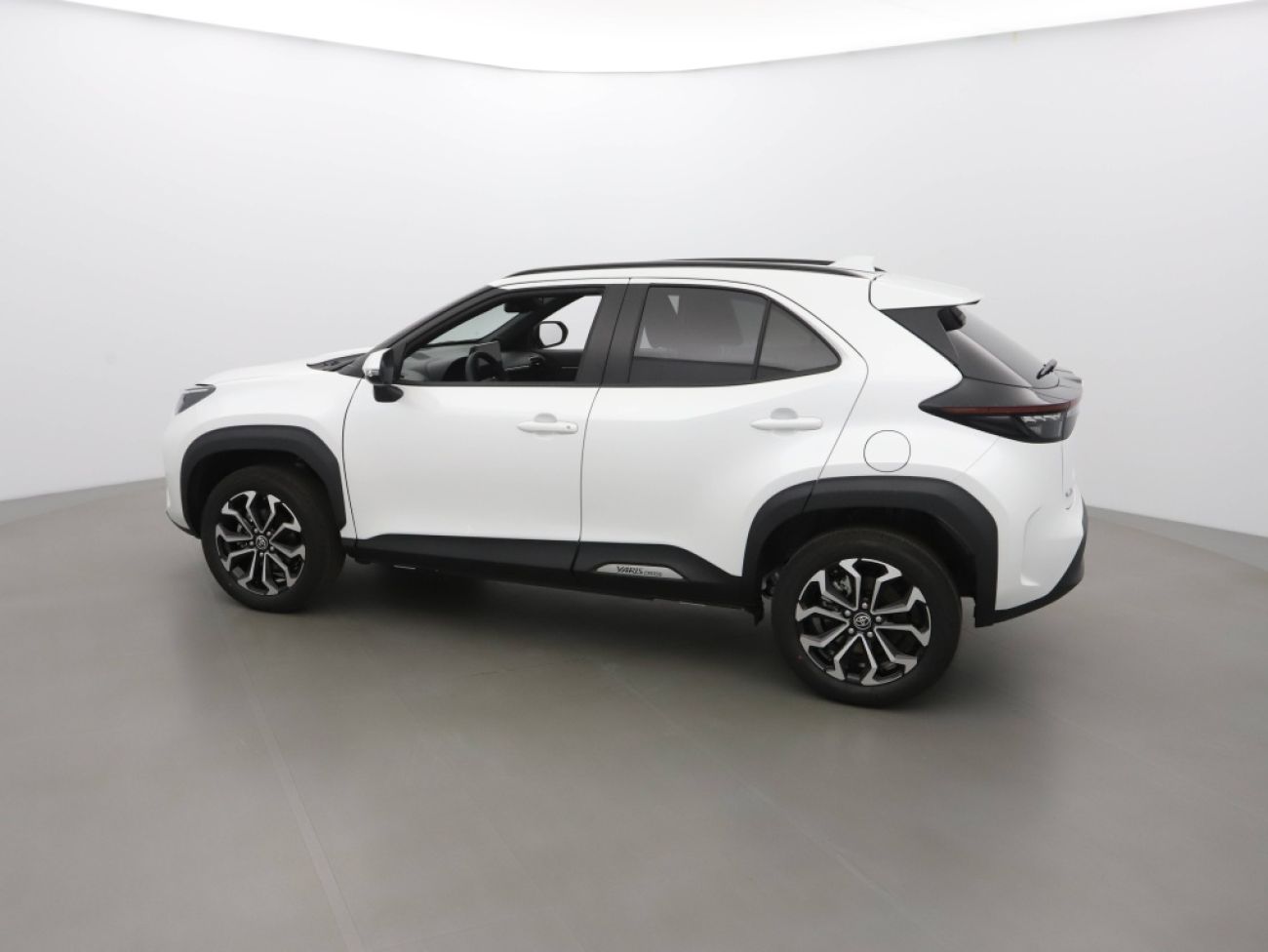 Mandataire TOYOTA YARIS CROSS 130H DESIGN