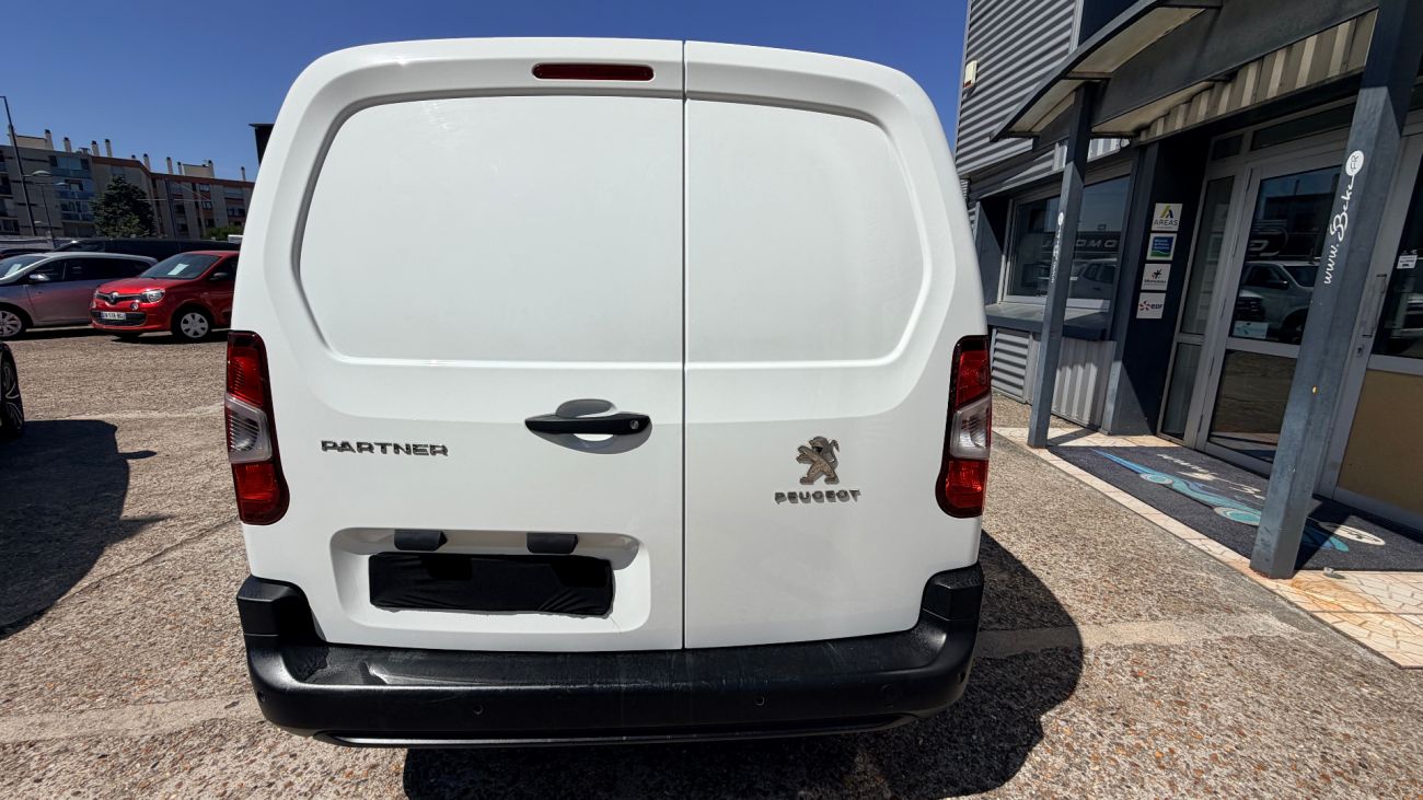 Mandataire PEUGEOT PARTNER FOURGON STANDARD 650 KG PURETECH 110 S&S BVM6 PREMIUM