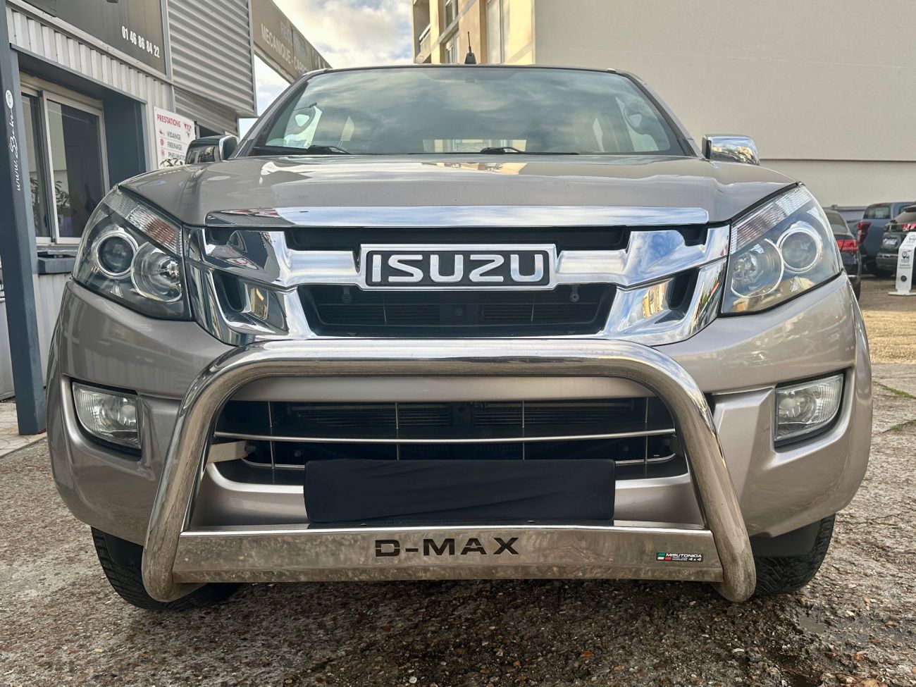 Mandataire ISUZU D-MAX 2.5 4X4 CREW DOUBLE CABINE QUASAR A