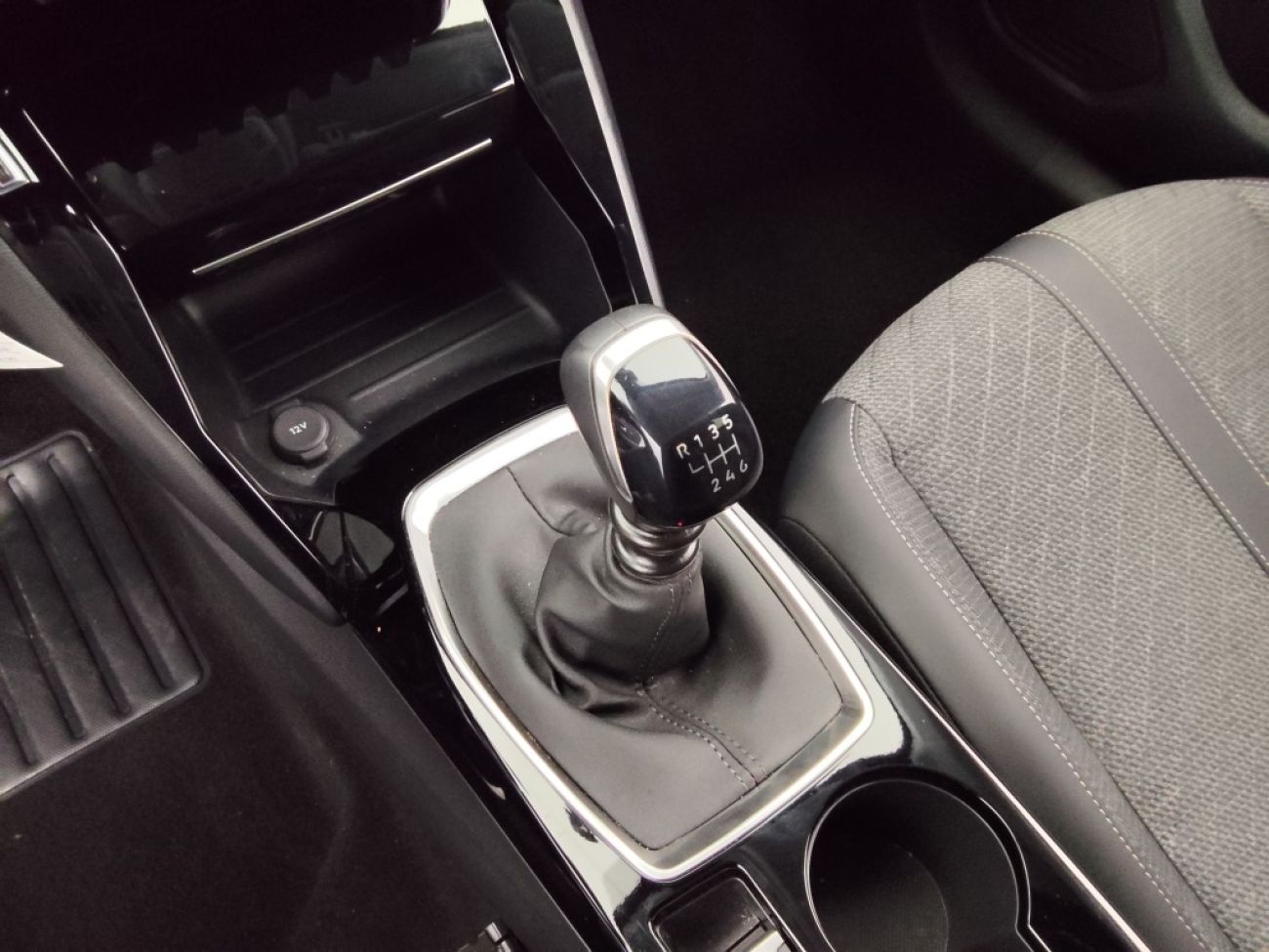 Mandataire PEUGEOT 208 1.2 100CH S&S ALLURE