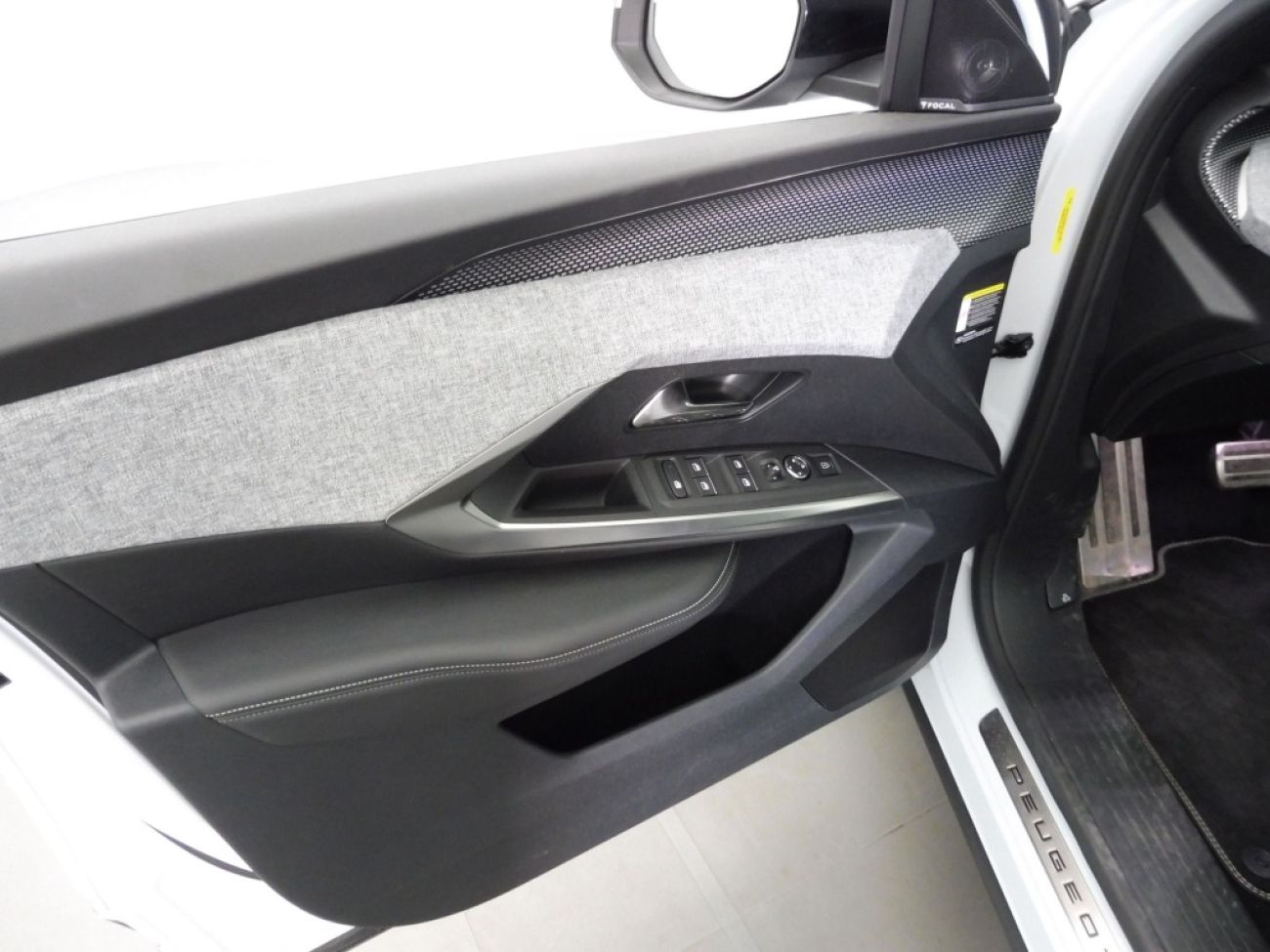 Mandataire PEUGEOT 3008 HYBRID 136CH GT E-DCS6