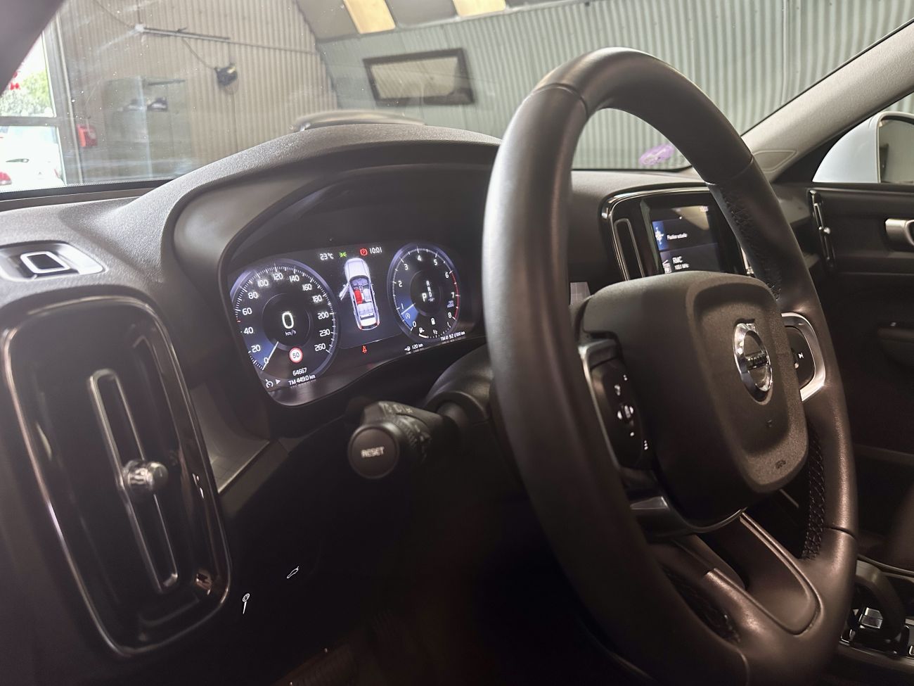 Mandataire VOLVO XC40 B3 163 ch DCT7 Momentum Business