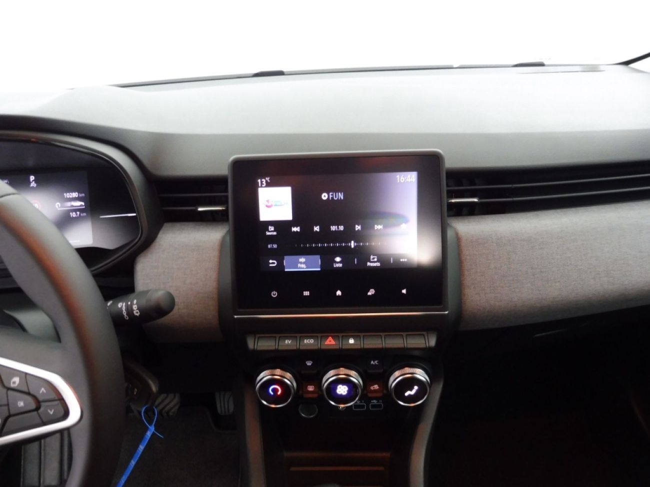 Mandataire RENAULT Clio 1.6 E-TECH 145CH FULL HYBRID EVOLUTION - 25