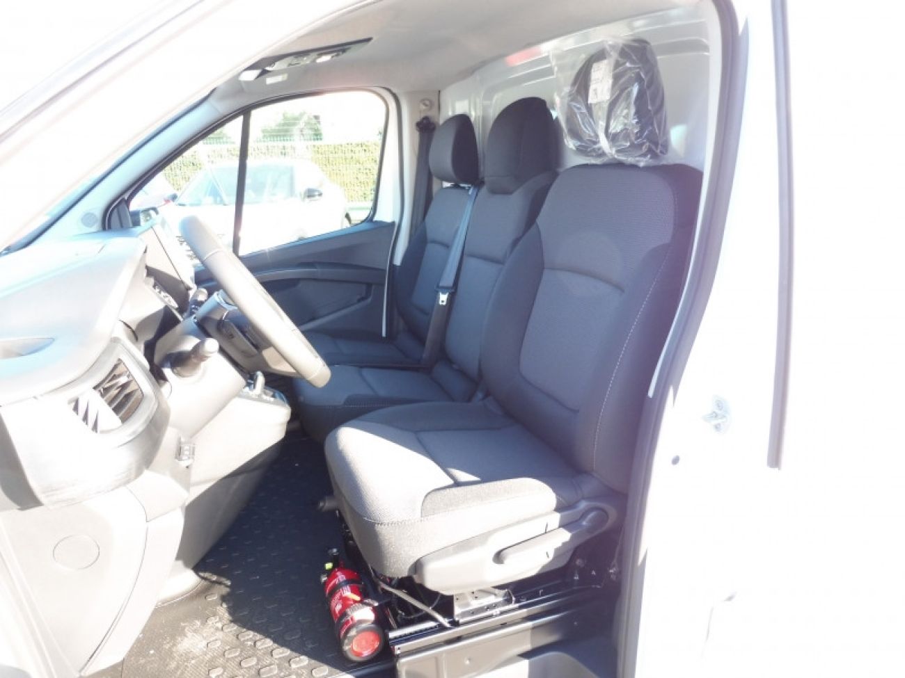 Mandataire RENAULT Trafic L2H1 3T 2.0 BLUE DCI 150CH ADVANCE EDC -24