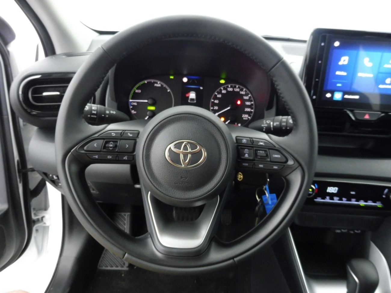 Mandataire TOYOTA YARIS 116H DYNAMIC 5P MC24